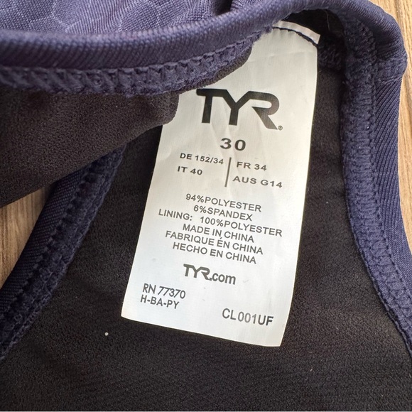 TYR Hexa Diamondfit One Piece Swimsuit Size 30 - Picture 6 of 7